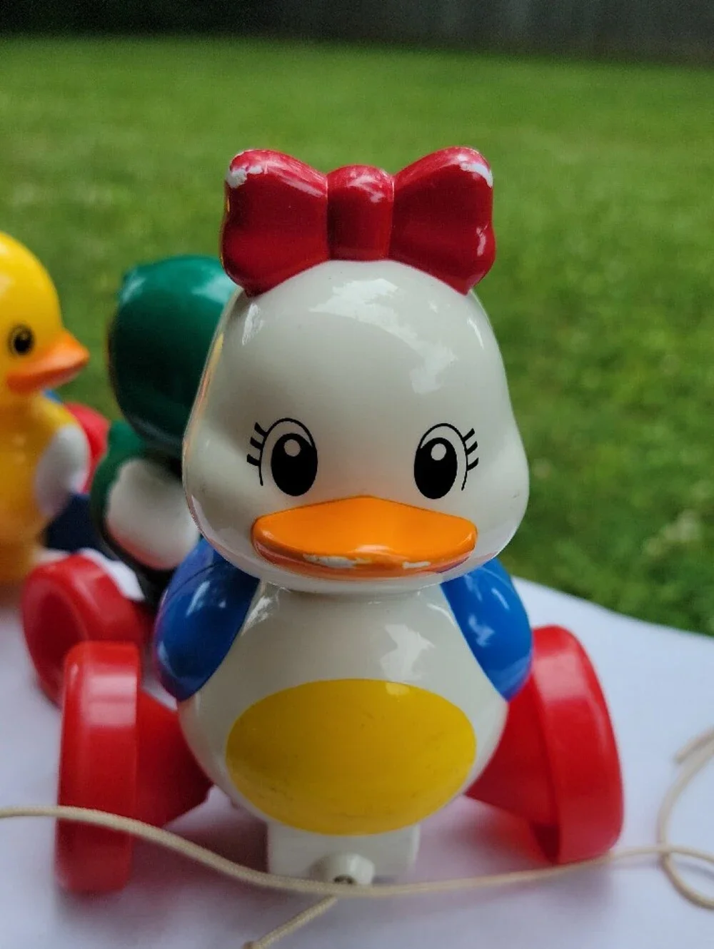 Vintage Pull-Along Duck Toy Trio in White, Yellow, Green